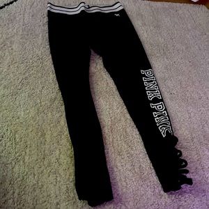 Black leggings with open knot design